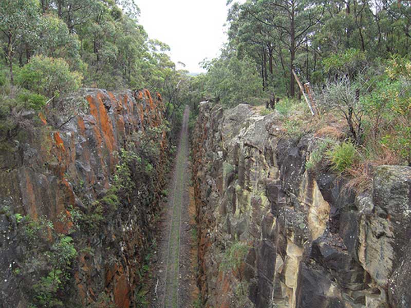 Big Hill Cutting, Hill Top